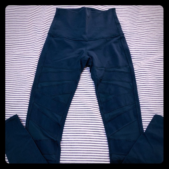 lululemon athletica Mesh Wrap Wunder Unders - Picture 2 of 5